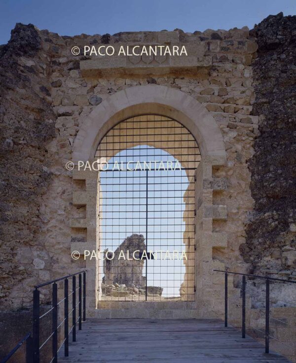 Puerta de entrada al castillo.