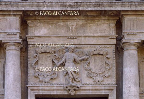 Angel y emblemas del Duque de Calabria.