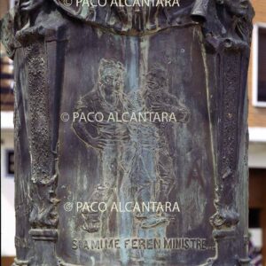 Relieve representando una escena del sainete Si a mi me feren ministre. Monumento a José Benlliure Gil.