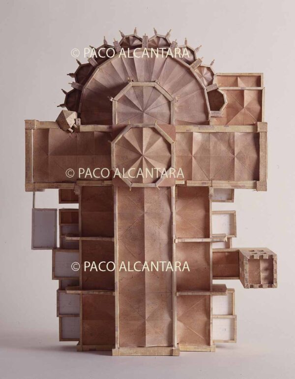 Maqueta docentista de la catedral (1262-1330). En proceso de ejecución.