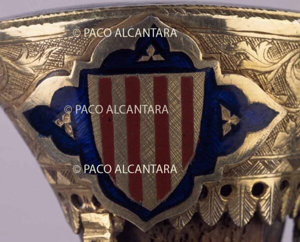 Relicario del Brazo de San Jorge de la Reina de Chipre.Detalle esmalte